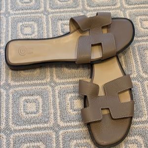 Taupe Hermès look alike sandals